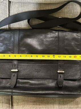 Fossil Black Leather Messenger Bag with Magnetic Closure